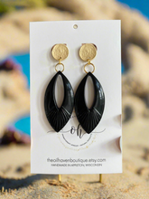 Load image into Gallery viewer, Black & Gold Vintage Earrings