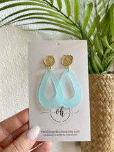 Load image into Gallery viewer, Vintage Blue Teardrop