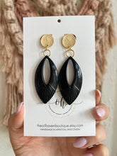 Load image into Gallery viewer, Black & Gold Vintage Earrings