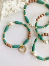 Load image into Gallery viewer, Pearl Heart & Vintage Vibes