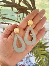 Load image into Gallery viewer, Vintage Blue Teardrop