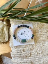 Load image into Gallery viewer, Adventurine Cube & Moonstone