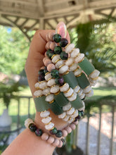 Load image into Gallery viewer, Adventurine Cube & Moonstone