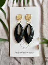 Load image into Gallery viewer, Black & Gold Vintage Earrings