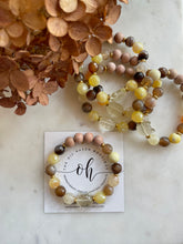 Load image into Gallery viewer, Citrine Cat