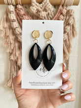 Load image into Gallery viewer, Black & Gold Vintage Earrings