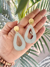 Load image into Gallery viewer, Vintage Blue Teardrop