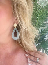 Load image into Gallery viewer, Vintage Blue Teardrop