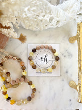 Load image into Gallery viewer, Citrine Cat