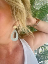 Load image into Gallery viewer, Vintage Blue Teardrop