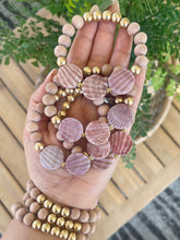 Load image into Gallery viewer, Scalloped