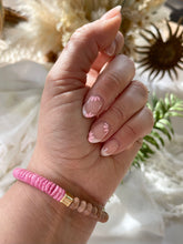 Load image into Gallery viewer, Bubblegum Seashells