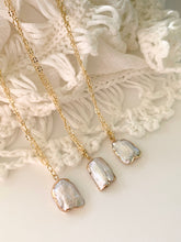 Load image into Gallery viewer, Pearl Baroque Necklace