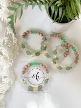 Load image into Gallery viewer, Iridescent Pineapple