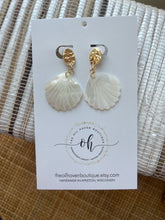 Load image into Gallery viewer, Scallop Shell Earrings
